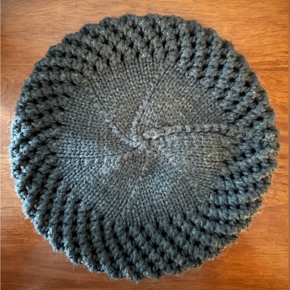 Grey Slouchy Beret – Chunky Knit Winter Hat - Picture 3 of 4